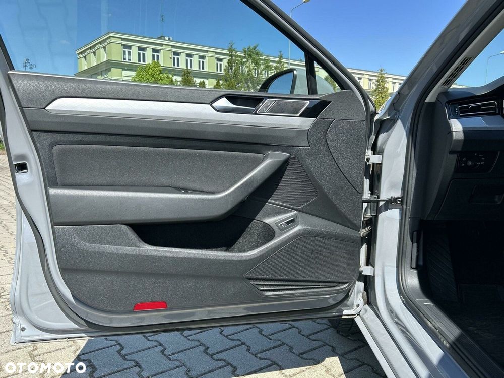 Volkswagen Passat 2.0 TSI Business DSG - 11
