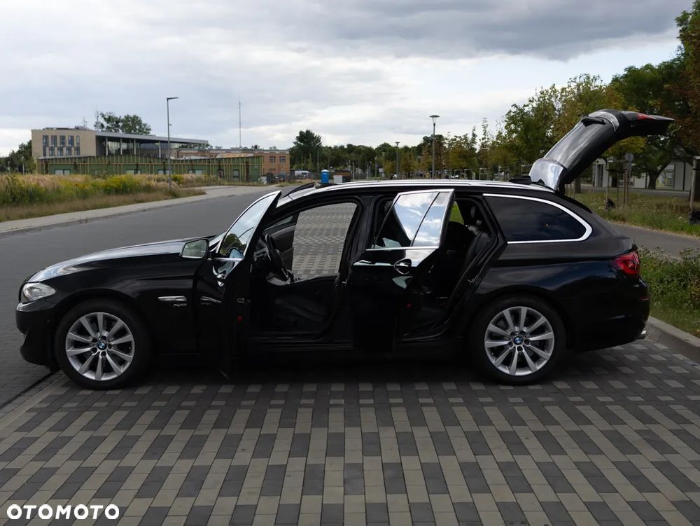 BMW Seria 5 530d xDrive - 31