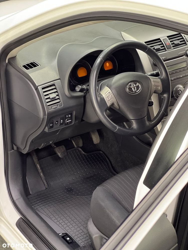 Toyota Corolla 2.0 D-4D Prestige - 9