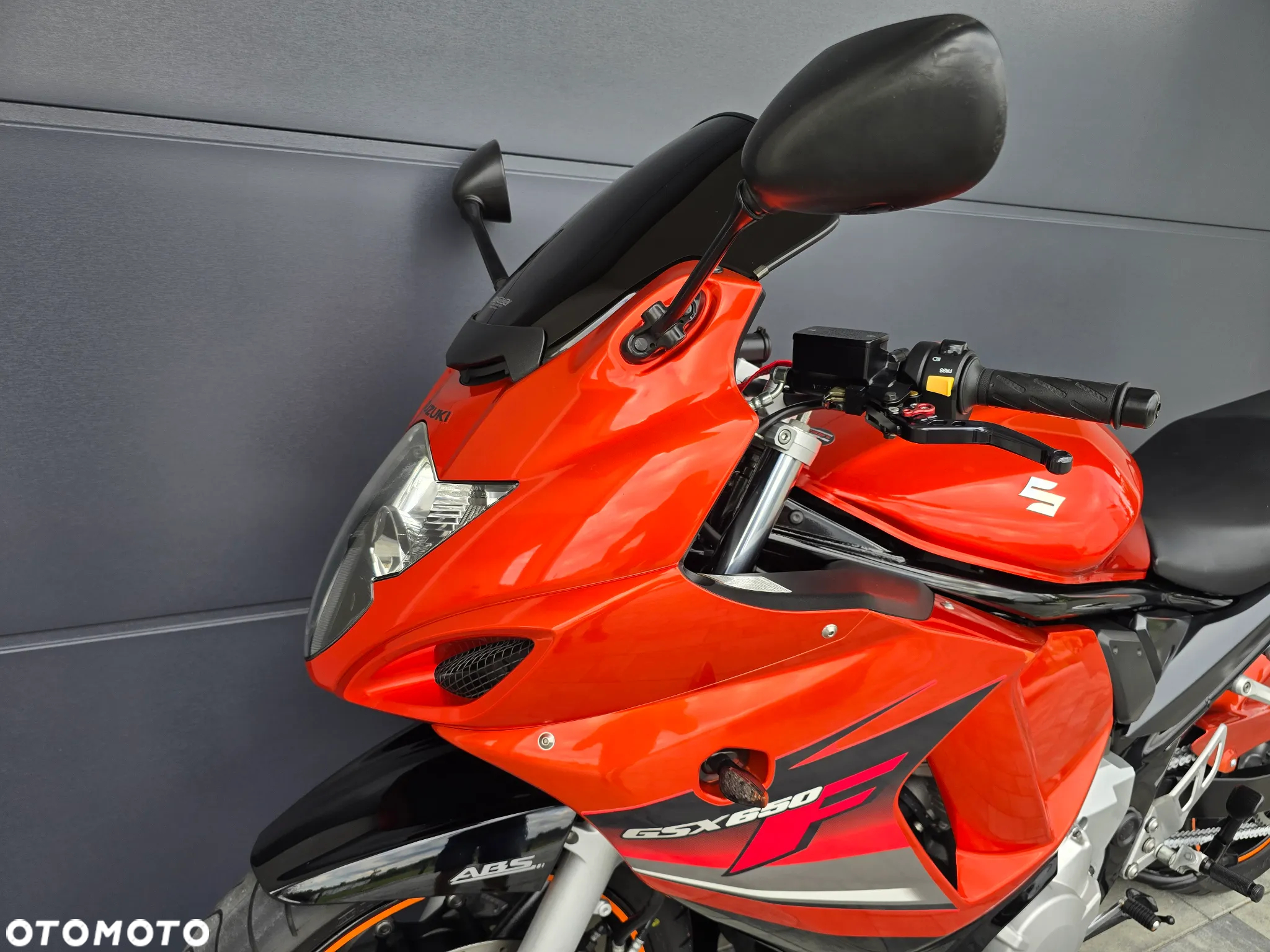 Suzuki GSX - 8