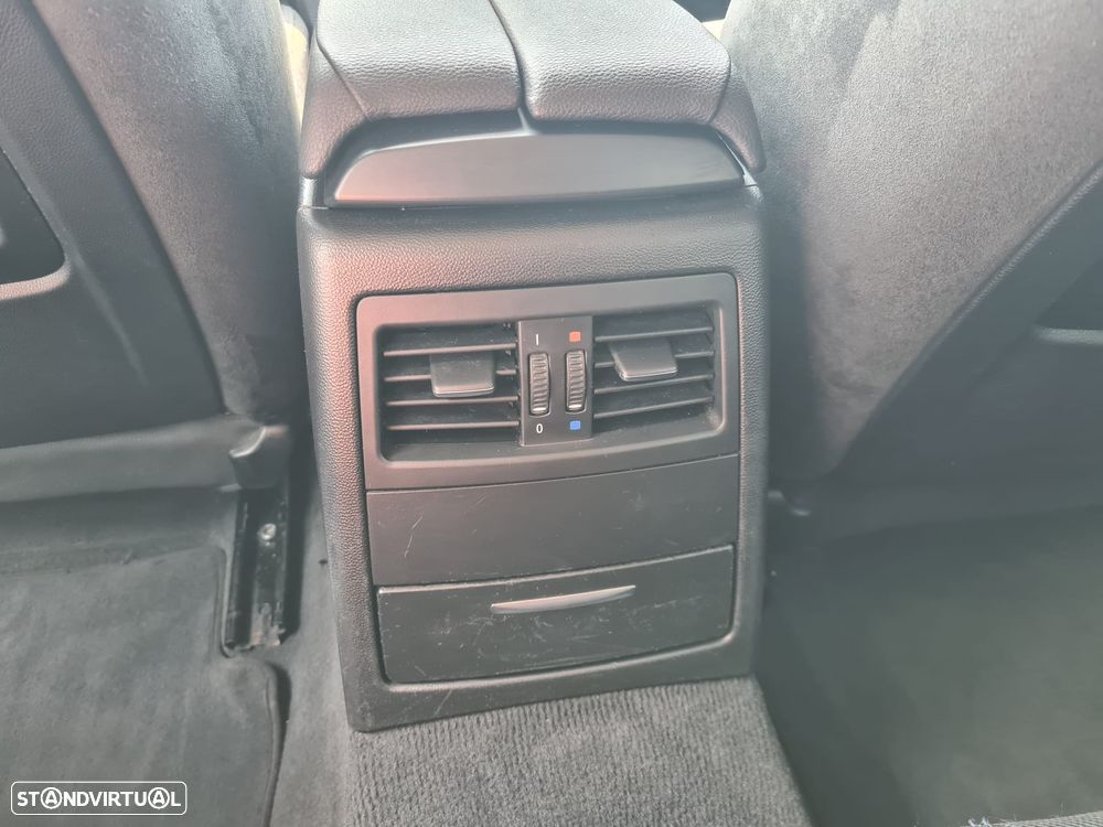 BMW 318 d Sport - 11
