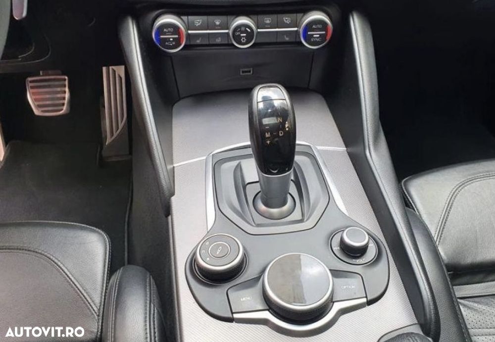 Alfa Romeo Giulia 2.2 JTDM AWD Aut. Veloce - 14