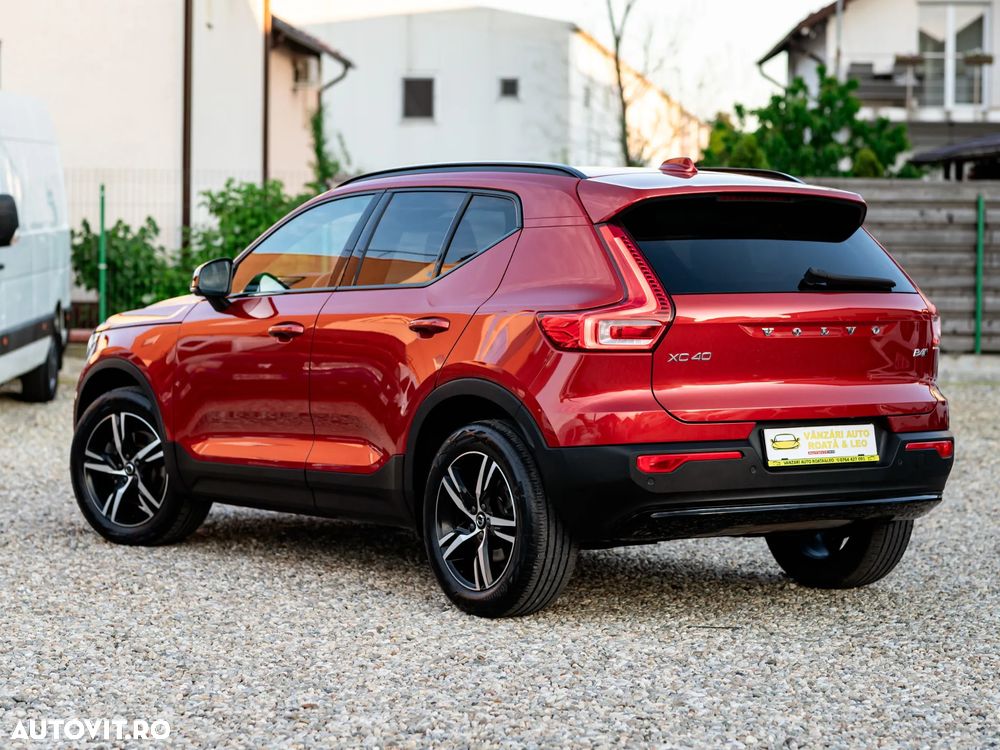 Volvo XC 40 B4 AT8 AWD Mild Hybrid R-Design - 12