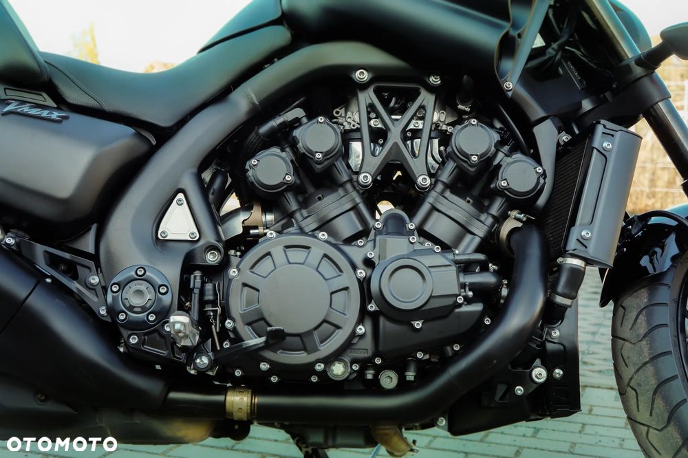 Yamaha V-MAX - 9