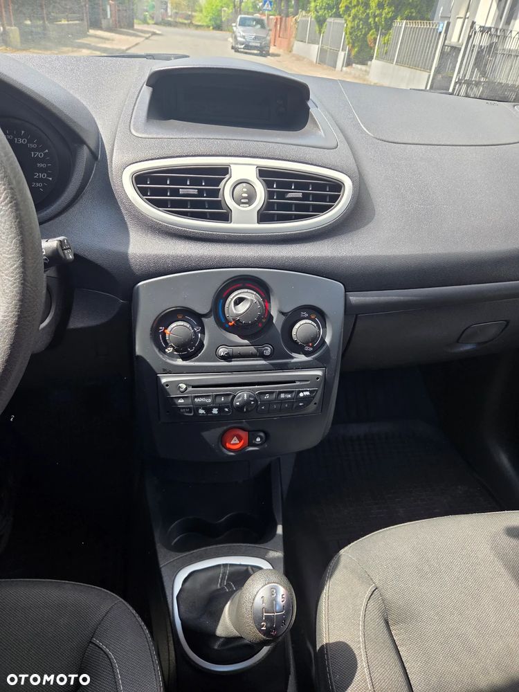 Renault Clio - 26