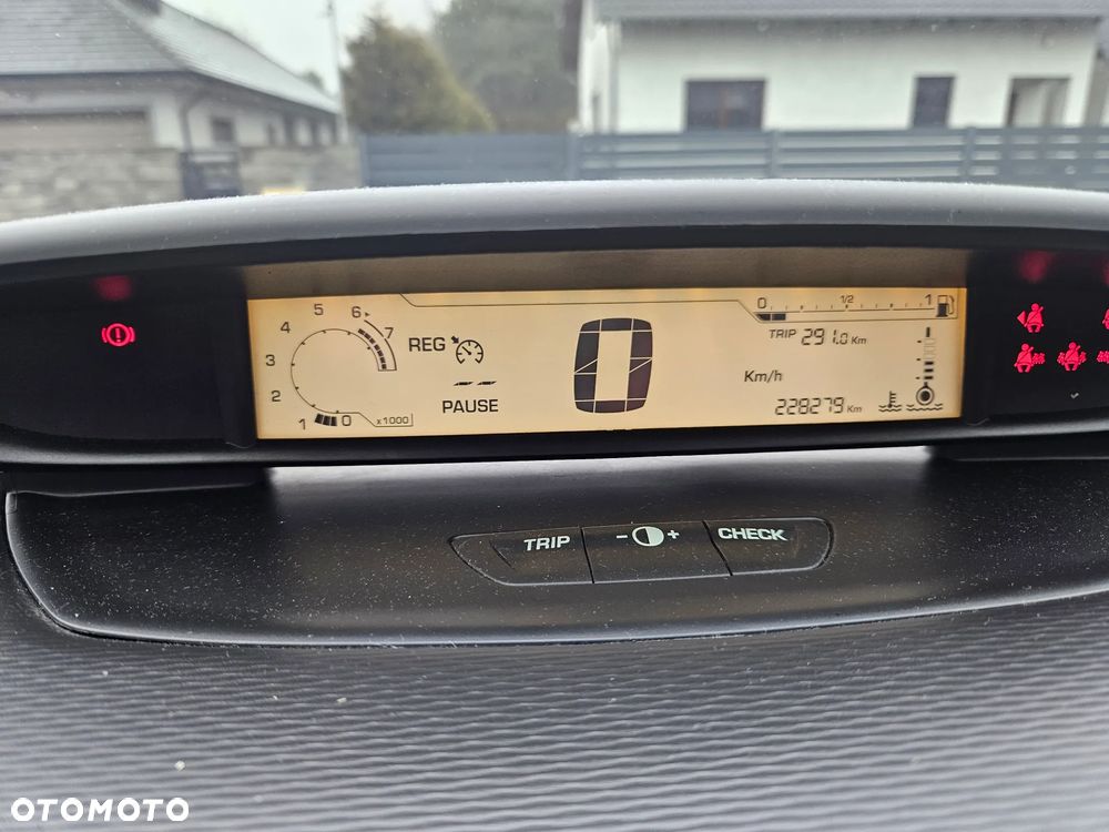 Citroën C4 1.4 16V Tonic - 10