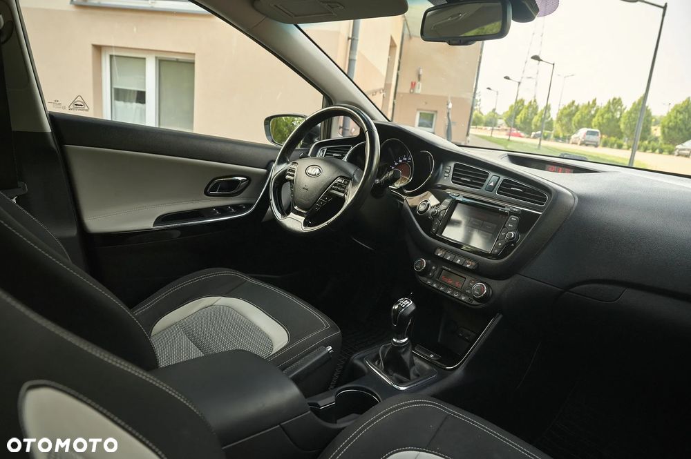 Kia Ceed 1.6 CRDi 128 Platinum Edition - 31