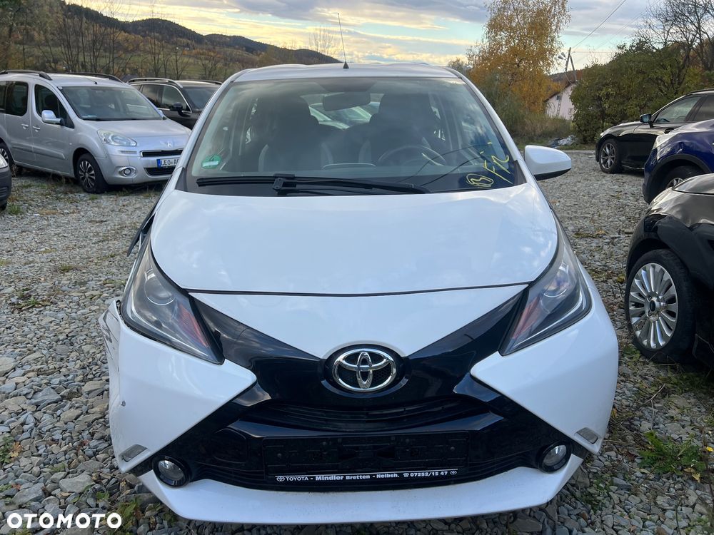 Toyota Aygo x-play touch - 2
