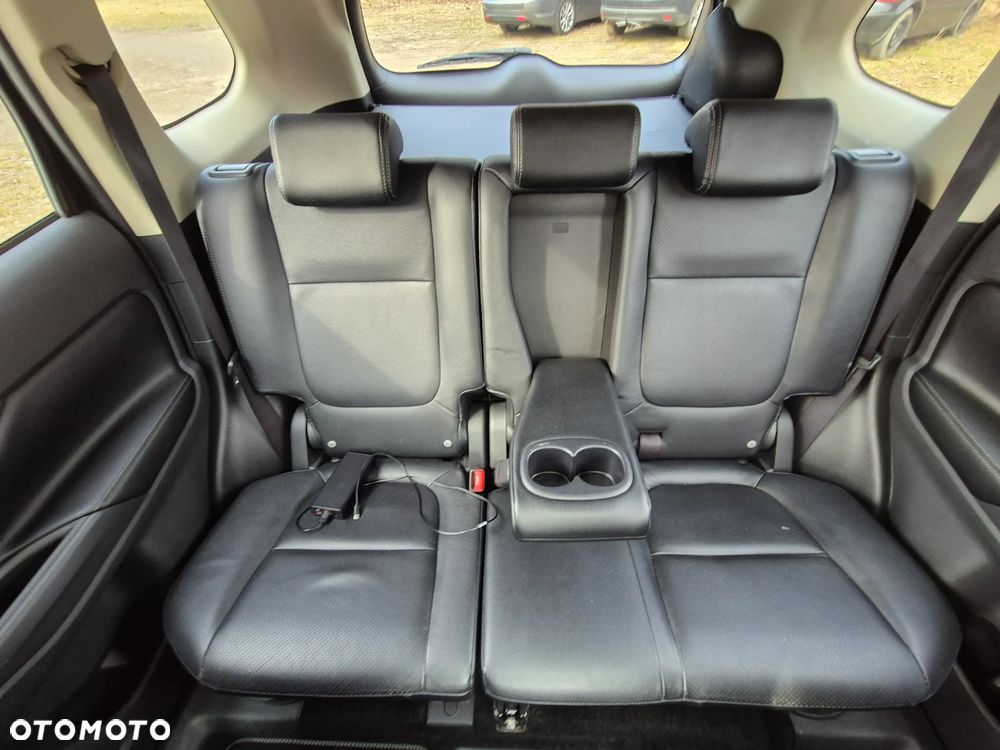 Mitsubishi Outlander - 32