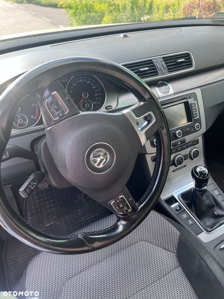 Volkswagen Passat 1.6 TDI Comfortline - 8