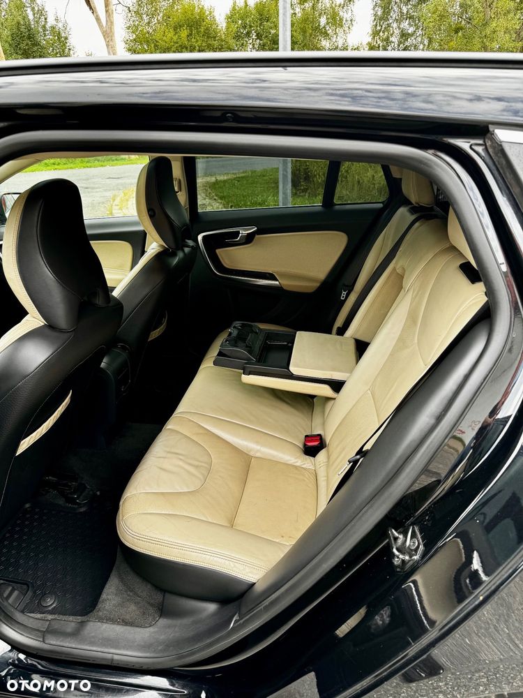 Volvo V60 D3 Summum - 12