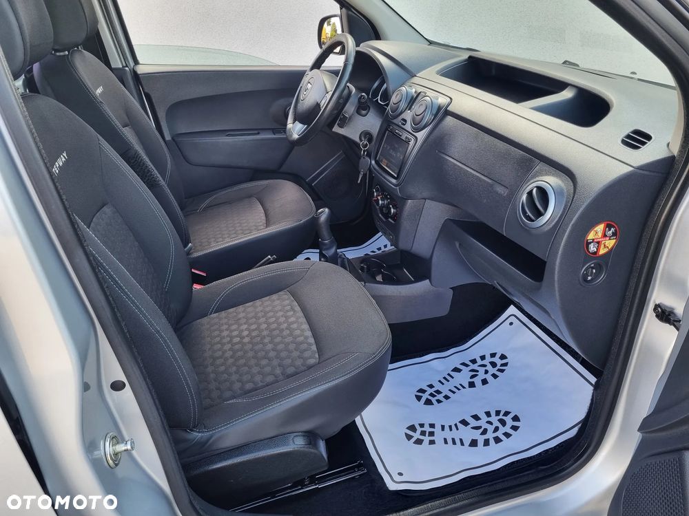 Dacia Dokker TCe 115 Stepway Celebration - 12