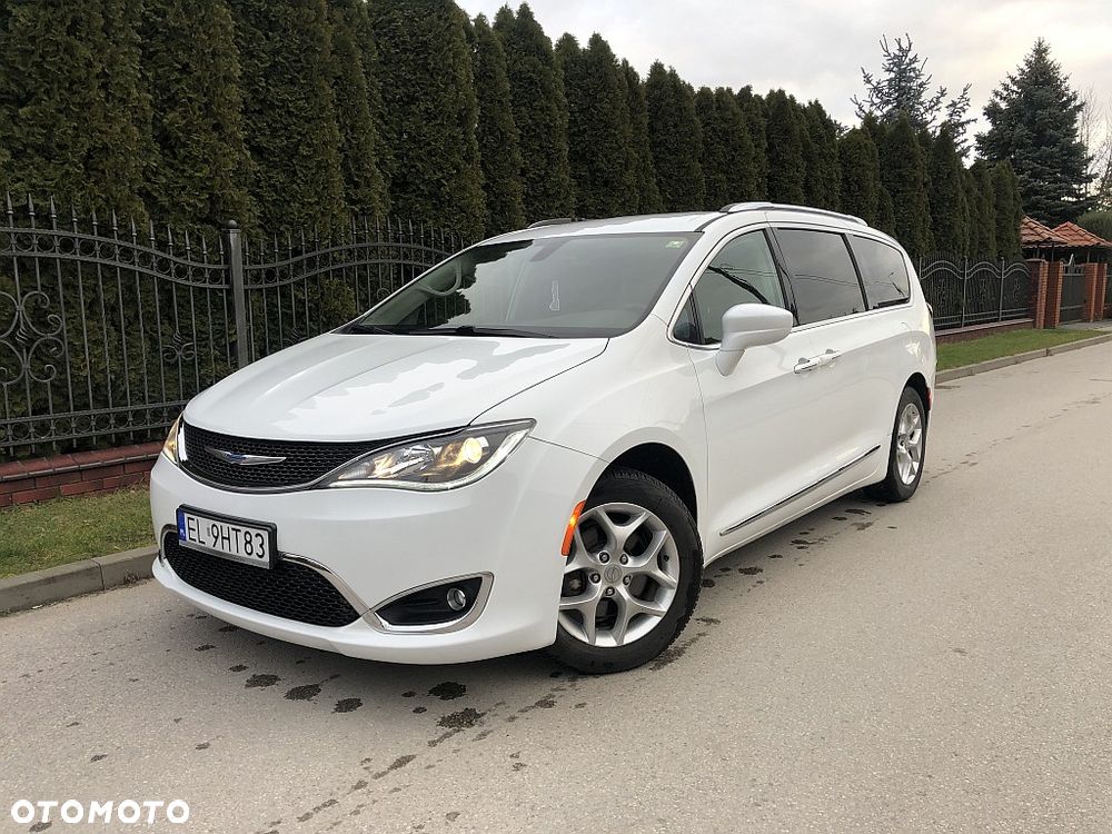 Chrysler Pacifica - 1