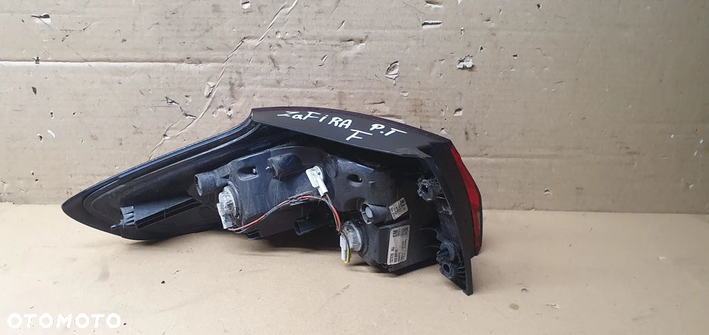 Lampa prawy tył tylna prawa Opel Zafira C 13278785 - 6