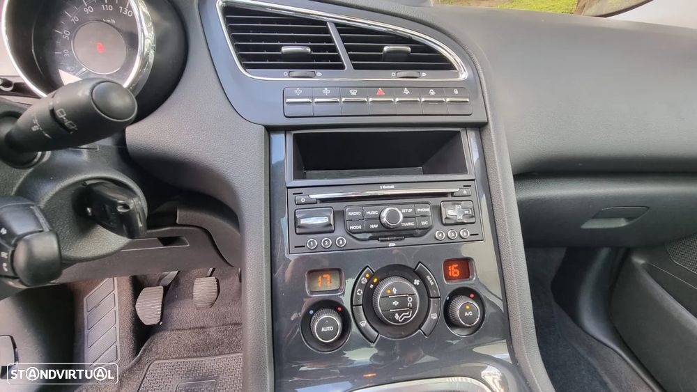 Peugeot 5008 1.6 HDi 7L Allure - 14