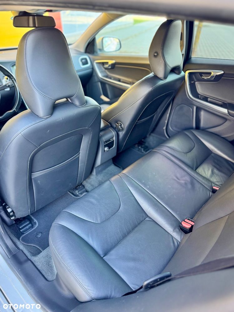 Volvo V60 D4 Geartronic Momentum - 13
