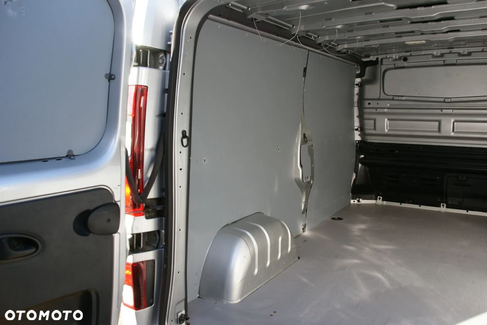 Opel Vivaro - 10