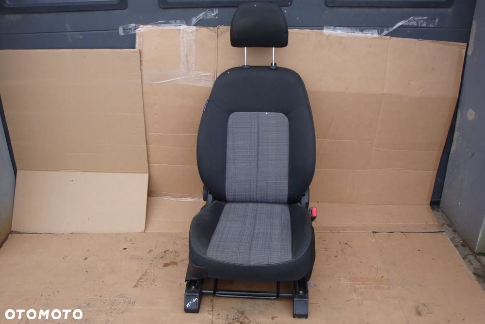 KIA VENGA fotel prawy pasazera  EU - 1