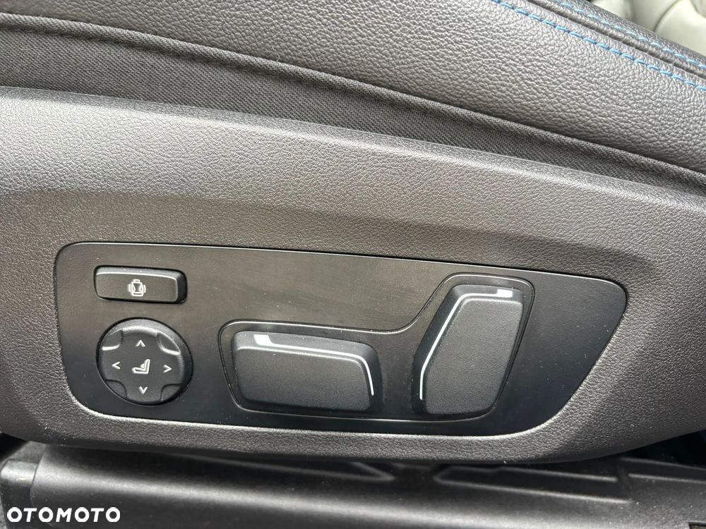 BMW Seria 3 320i xDrive M Sport - 9