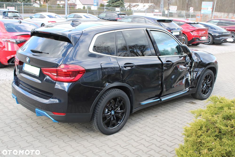 BMW iX3 - 8