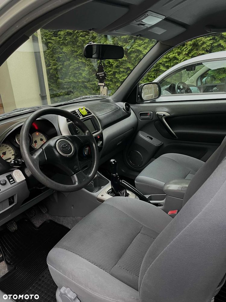 Toyota RAV4 - 4