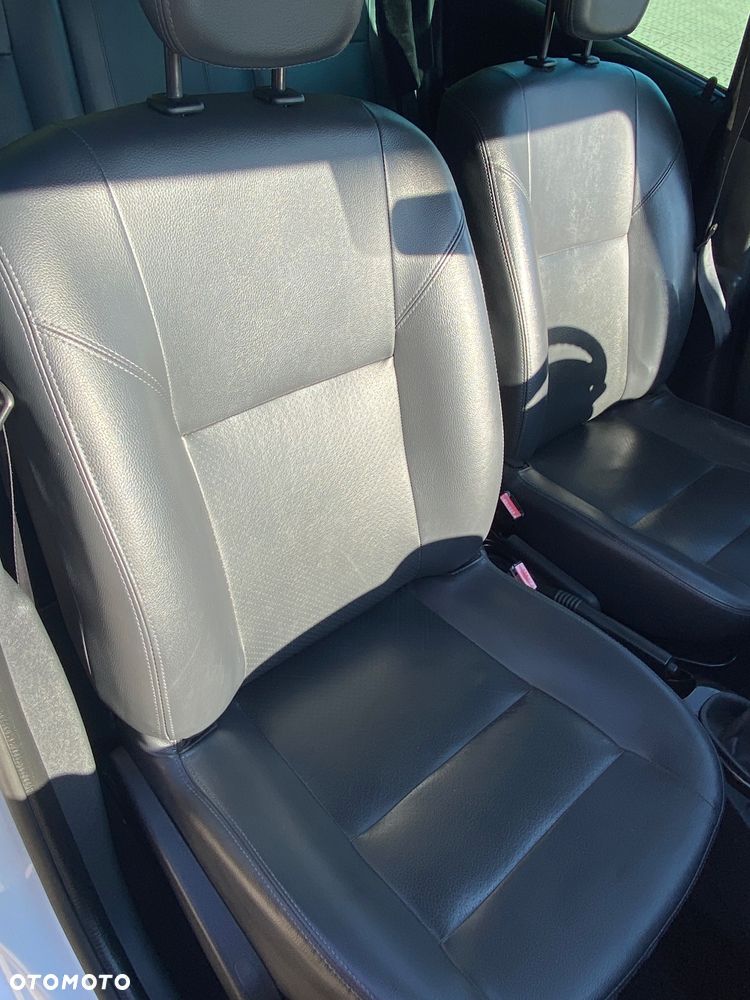 Dacia Duster 1.6 16V 4x2 Prestige - 21