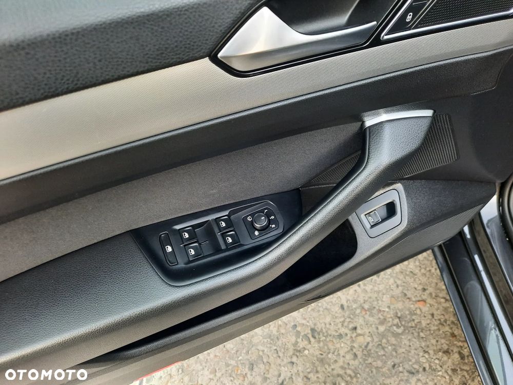 Volkswagen Passat - 32