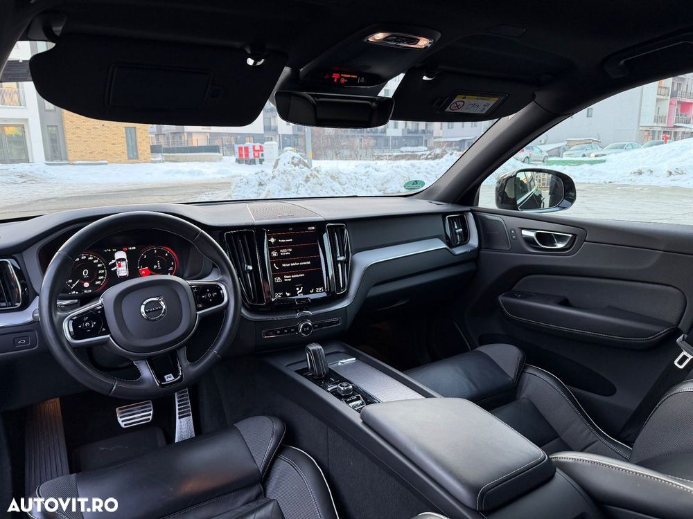 Volvo XC 60 B5 MHEV AWD R-Design - 10