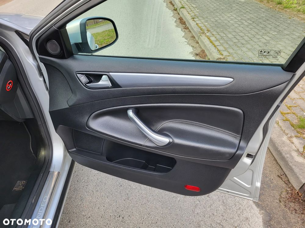 Ford Mondeo 2.0 TDCi Champions Edition - 16