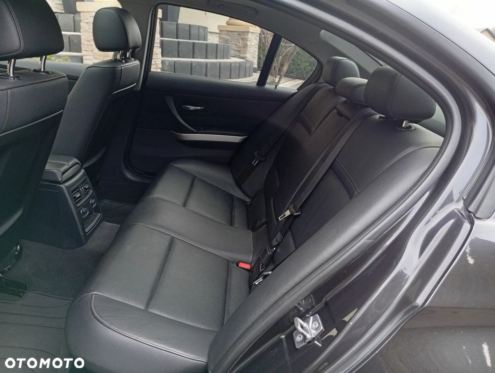 BMW Seria 3 320d DPF Edition Sport - 22