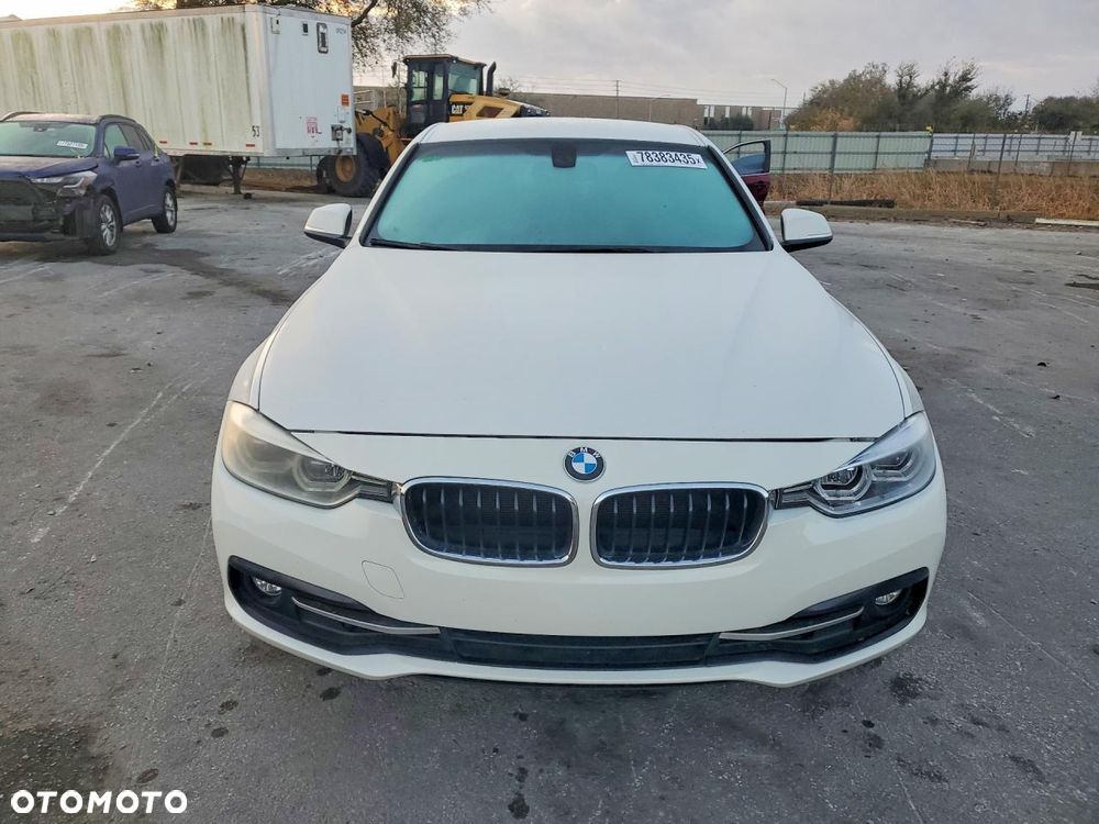 BMW Seria 3 330i - 5