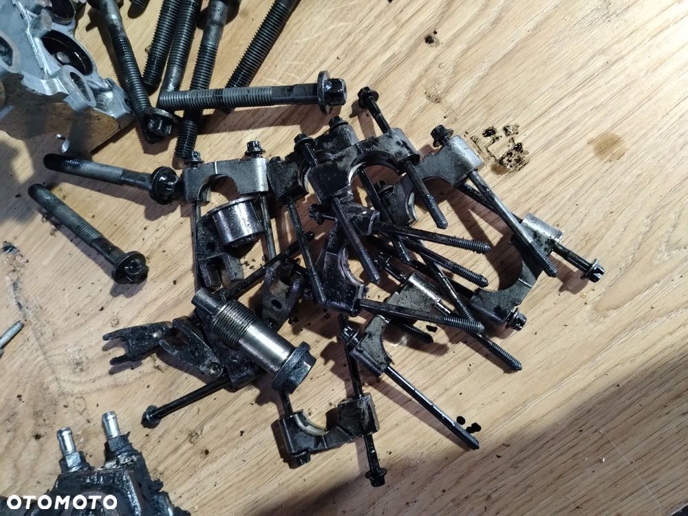 Głowica KOMPLETNA  wałki rozrządu A6110105220 MERCEDES W203 W210 W636 W903 2.2 CDI - 3