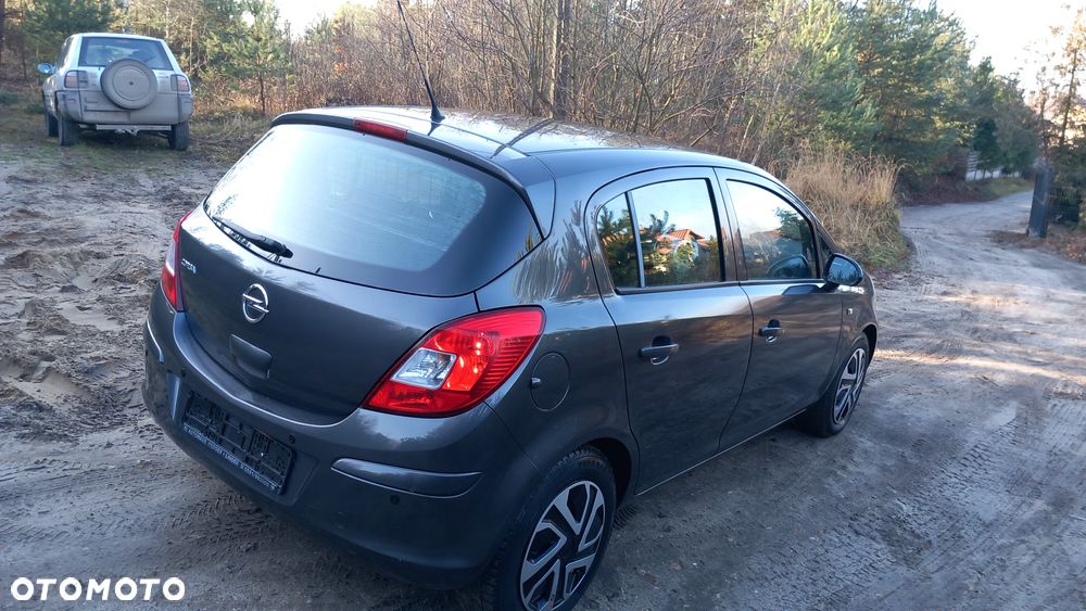 Opel Corsa 1.2 16V Edition - 4