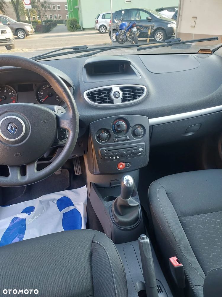 Renault Clio 1.2 16V Authentique - 10