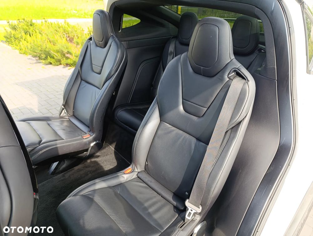 Tesla Model X - 30