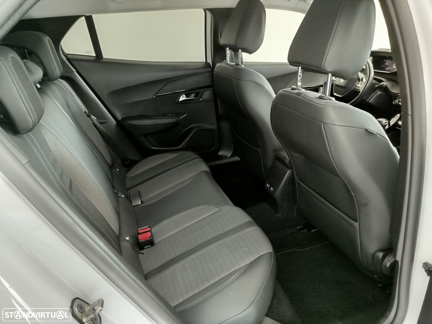 Peugeot 2008 1.5 BlueHDi Allure Pack - 37