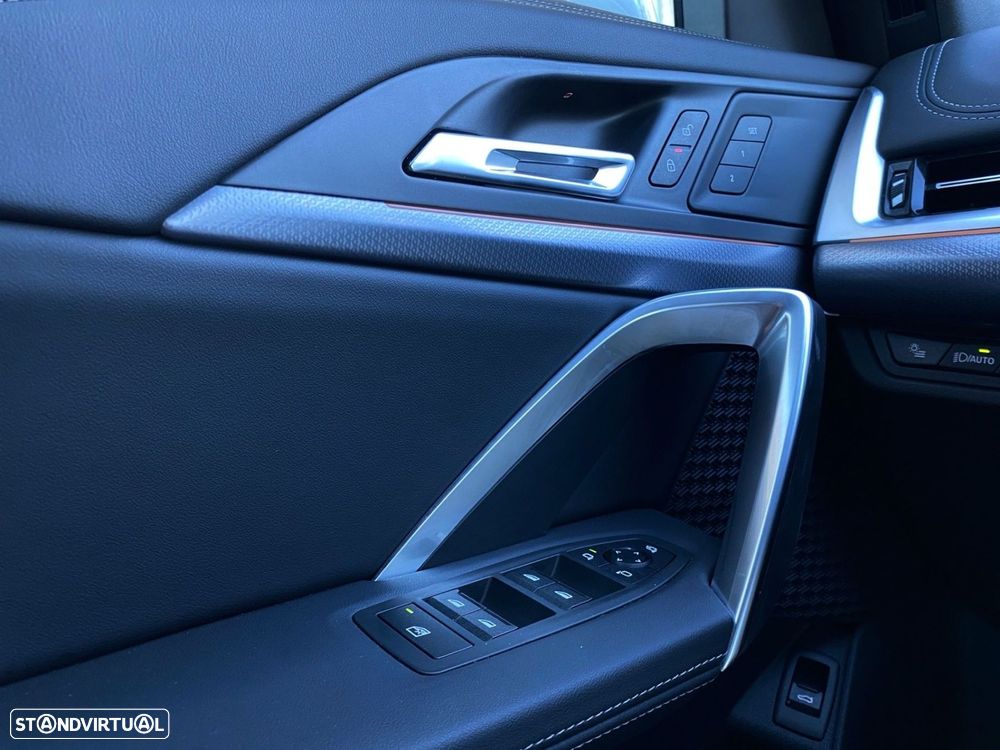 BMW iX1 xDrive30 Pack Desportivo M - 16