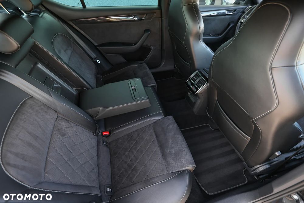 Skoda Superb 2.0 TSI Sportline DSG - 18