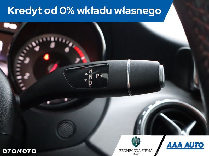 Mercedes-Benz GLA - 24