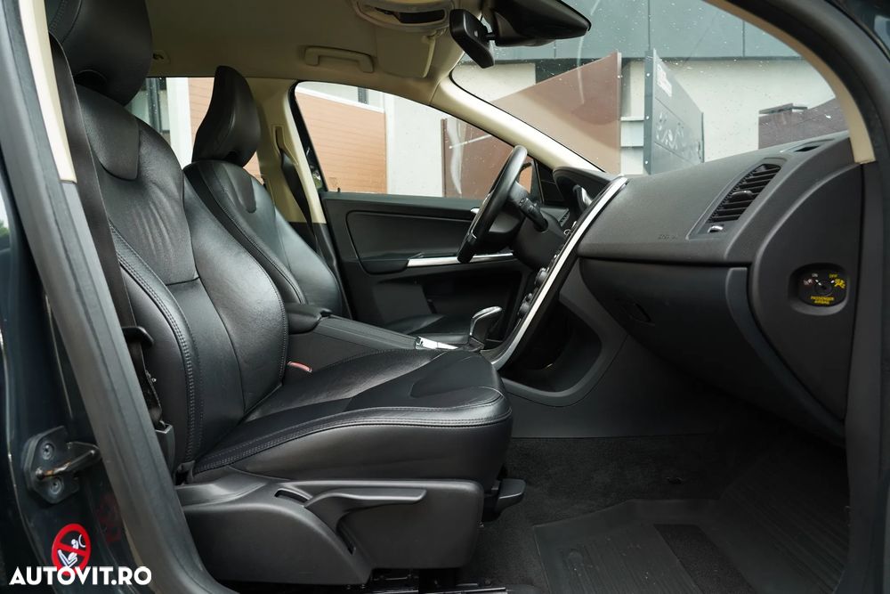 Volvo XC 60 D5 AWD Geartronic Summum - 11