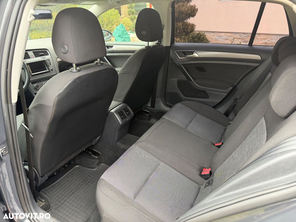 Volkswagen Golf - 12