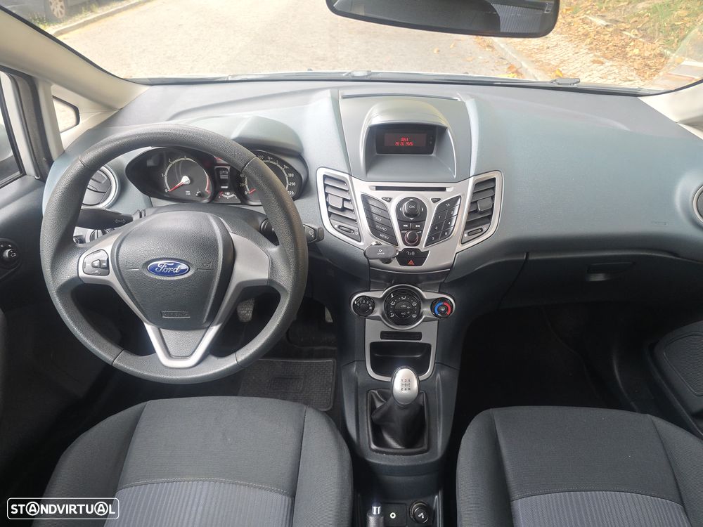 Ford Fiesta - 12