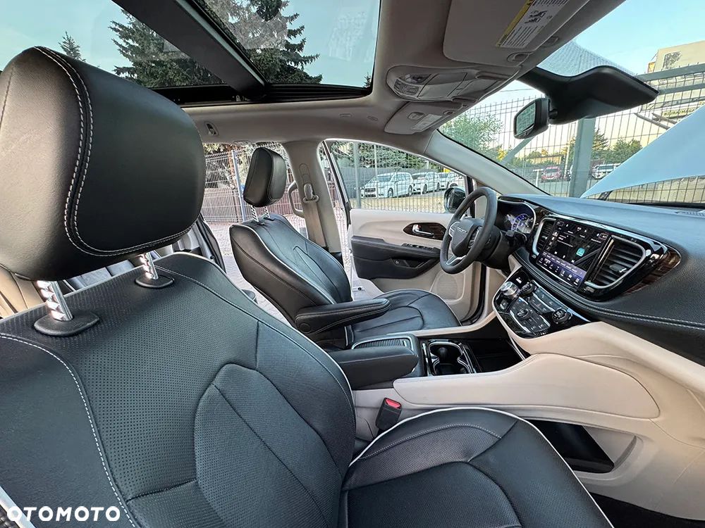 Chrysler Pacifica - 12