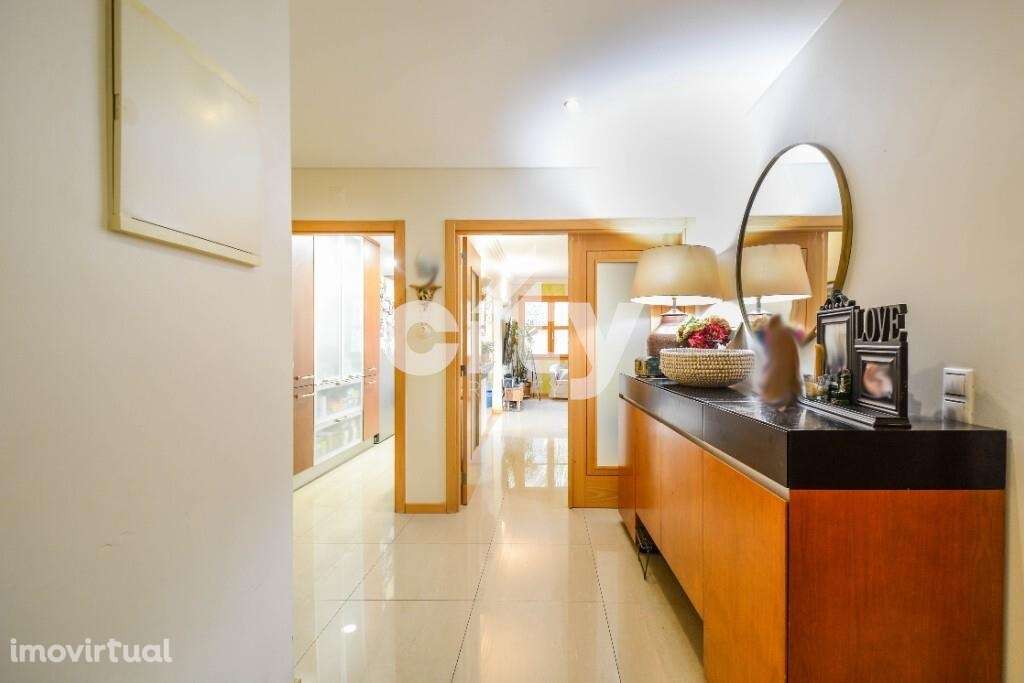 APARTAMENTO T4 DUPLEX DE 248 M2 COM GARAGEM BOX DE 52 M2 - Grande imagem: 3/46