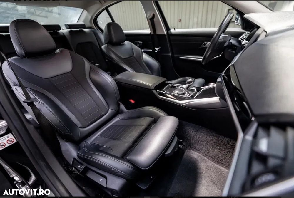 BMW Seria 3 320i AT - 31