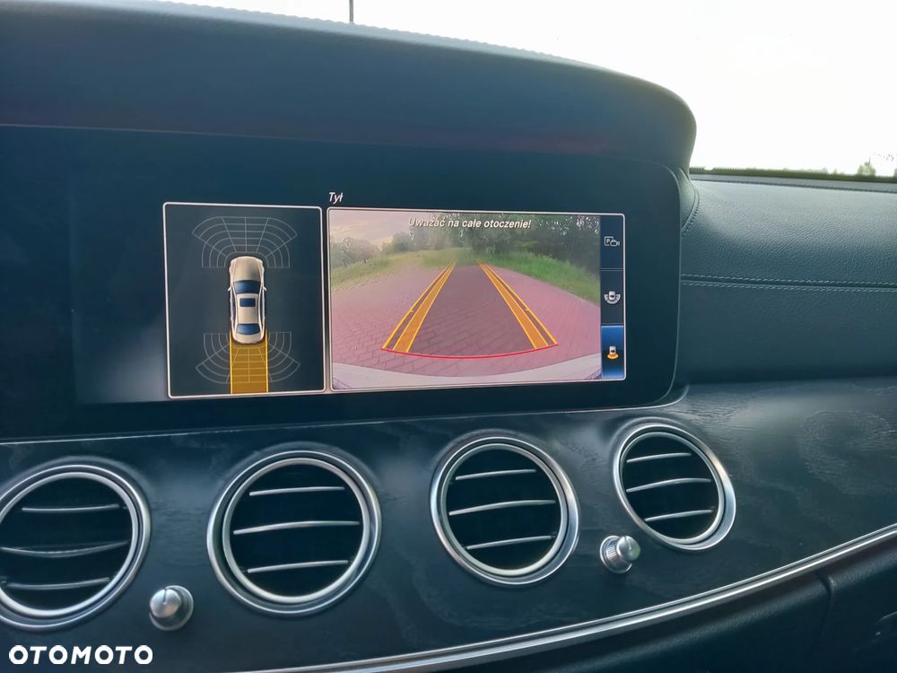Mercedes-Benz Klasa E 220 d 4-Matic 9G-TRONIC - 29