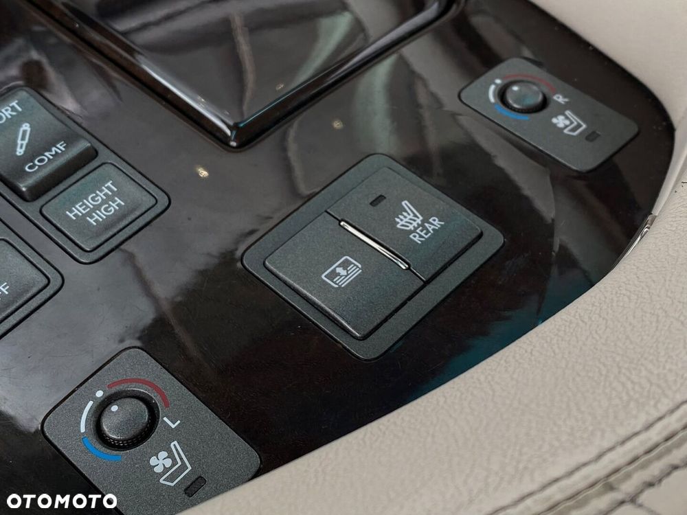 Lexus LS - 22