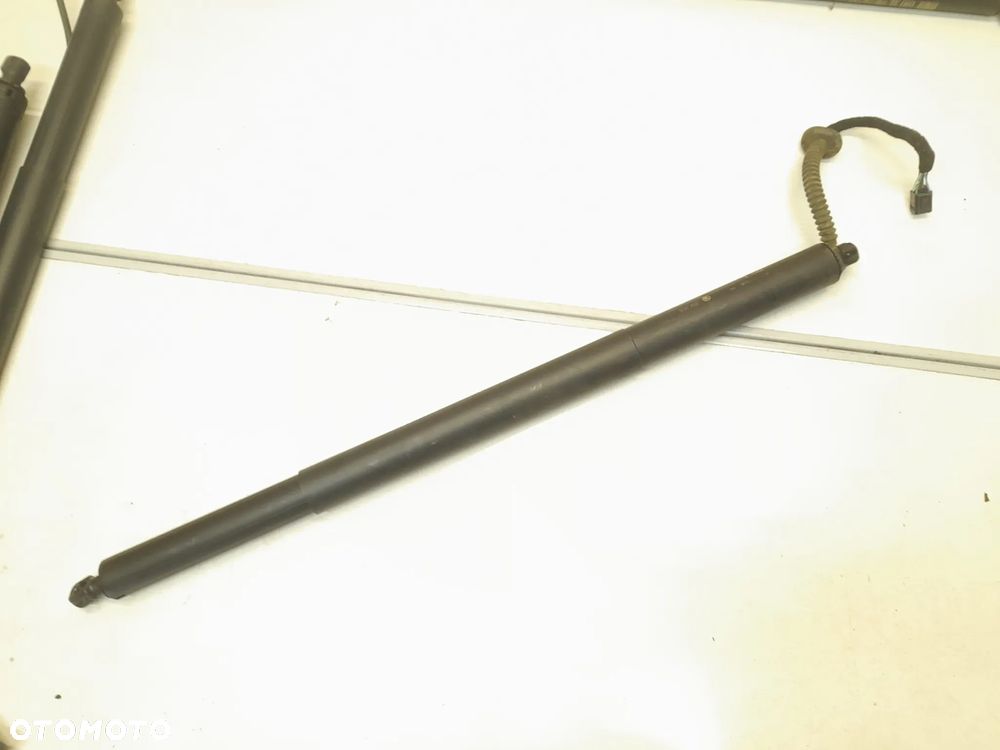 Skoda Octavia IV 4 HB SIŁOWNIK KLAPY TYŁ 5E6827851B - 1