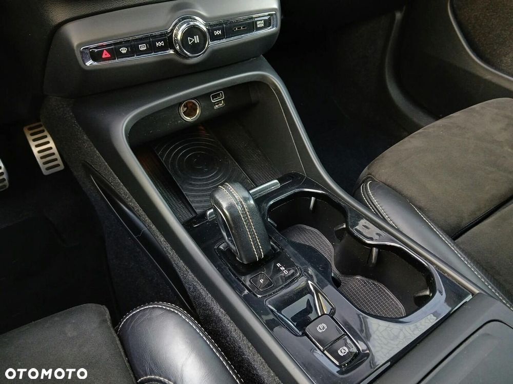 Volvo XC 40 T5 AWD R-Design - 24
