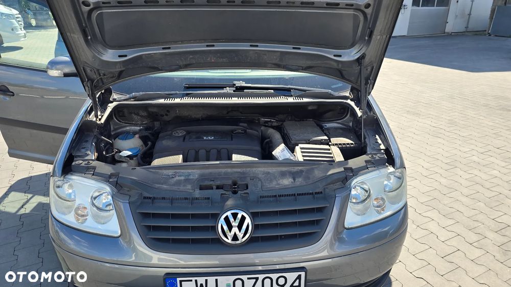 Volkswagen Touran 1.6 - 9